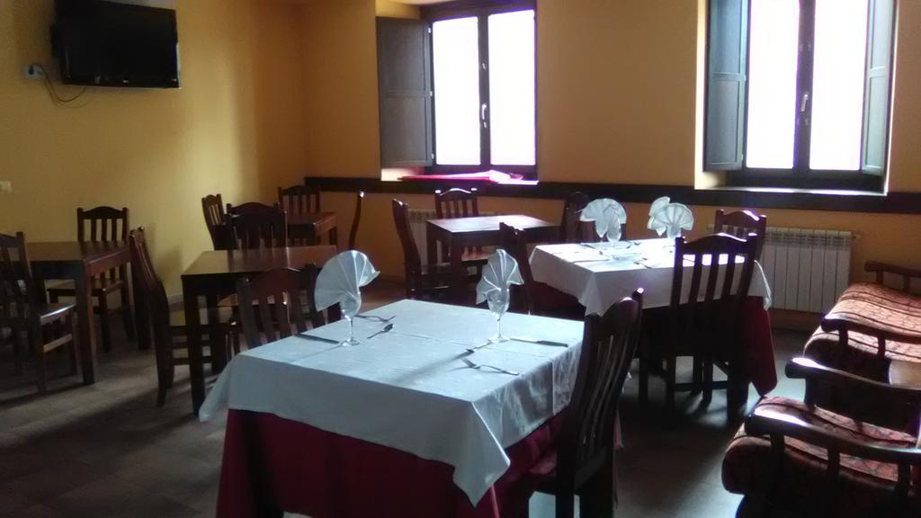 El Albergue Covaleda Buitenkant foto